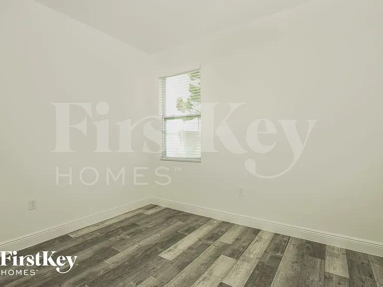301 Cimarron Ct — Photo 10