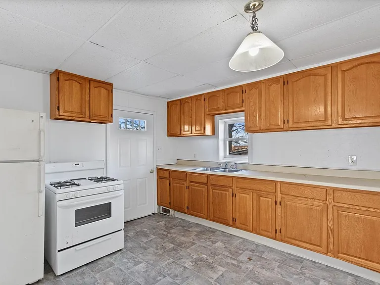217 W College Ave — Photo 2