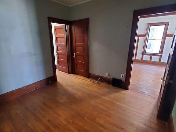 4th image of 3230-3230A N 35th St #3230