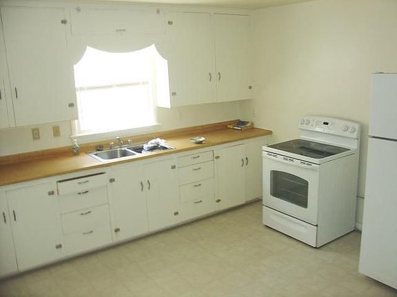 3rd image of 1027 Wyoming Ave