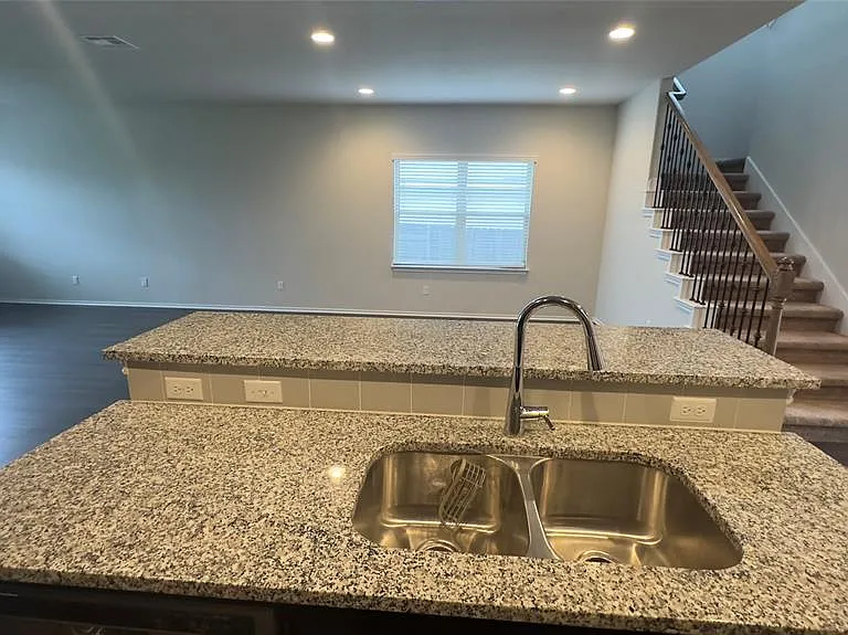 129 Goldfinch Dr — Photo 12