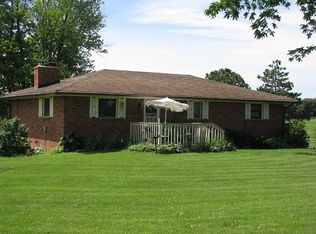 11706 W Red Gates Rd, Galena, IL 61036