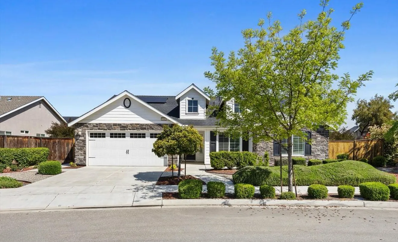 4 bed, 2.0 bath, 1998 sqft, $2,800 — Photo 1