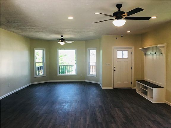 2nd image of 190 Greeley Ave