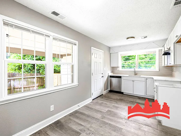 36 W Emory Rd — Photo 13