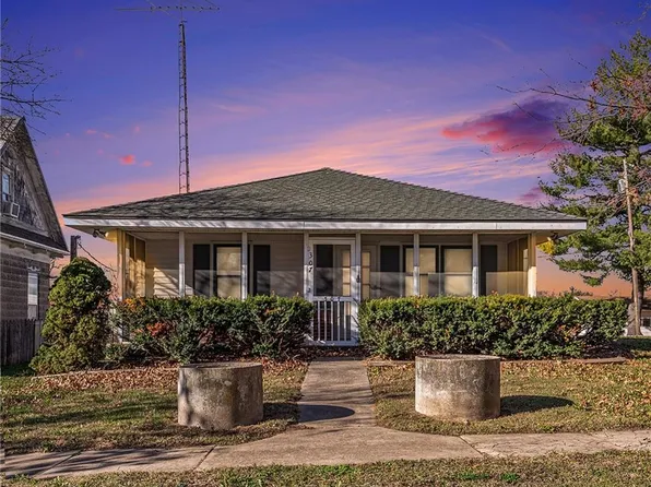 307 N 2nd St, Clarksdale, MO 64430