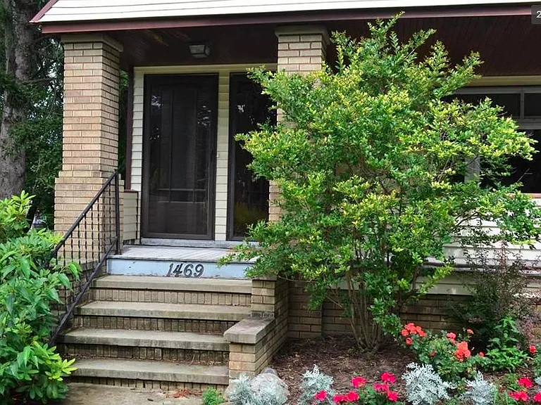 1469 Winton Ave — Photo 2
