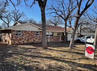 609 Brookview Dr, Hurst, TX 76054