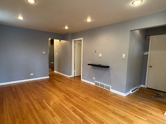 2nd image of 10342 S Oglesby Ave