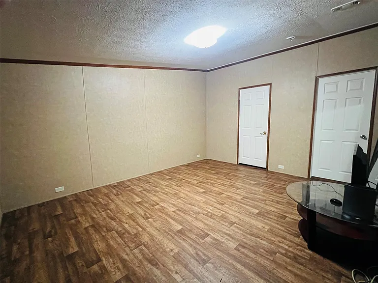 16381 Hunters Green Dr — Photo 16