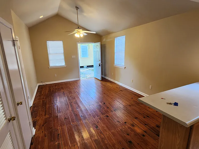 1133 Burdette St — Photo 2
