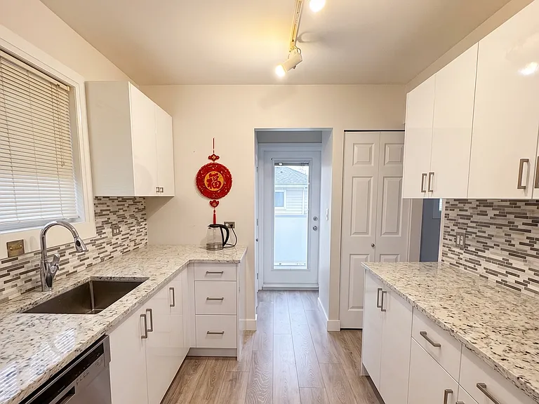 1518 Bowser Ave #13 — Photo 6
