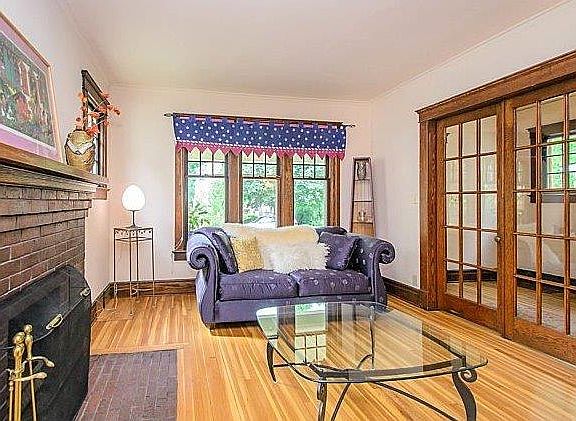 5th image of 1319 Wells St