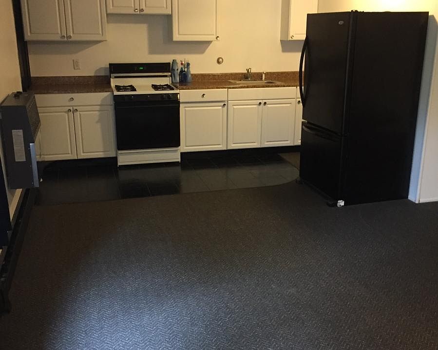 1st image of 382 Commerce Dr