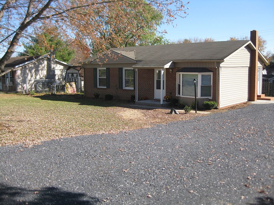 Welcome to 834 Augusta Farms!