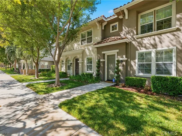 24085 Avocado Ln, Valencia, CA 91354