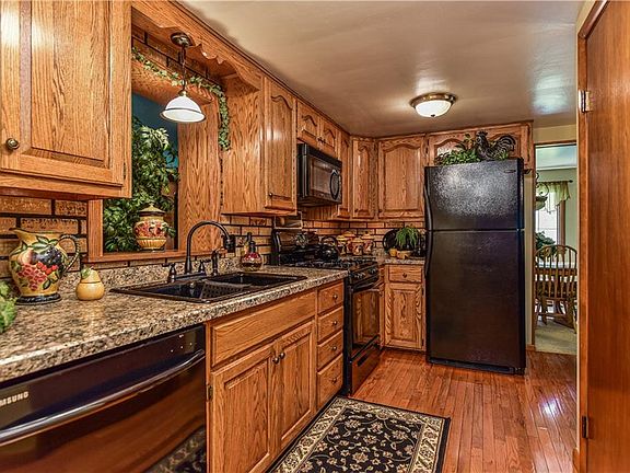 2nd image of 4420 Aspen Dr