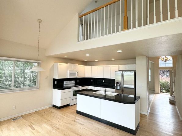 1207 Hawkeye Ct