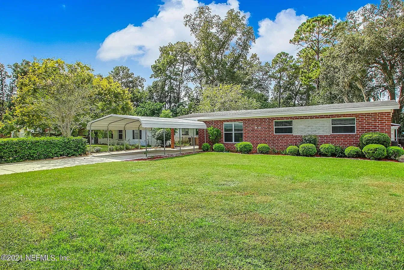 3 bed, 1.0 bath, 1284 sqft, $1,600 — Photo 1