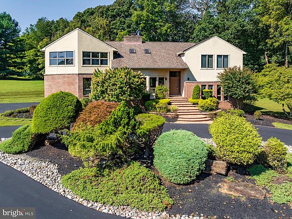 3rd image of 13304 Ridgewood Dr