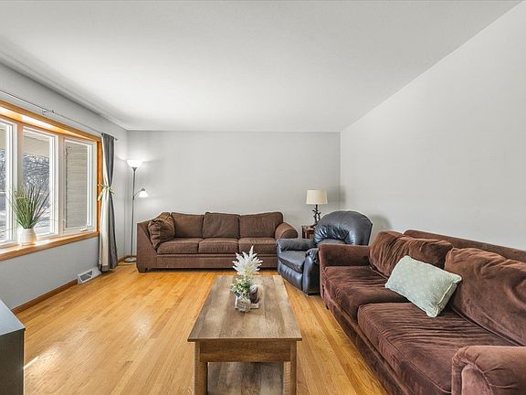 5th image of 231 Center Street