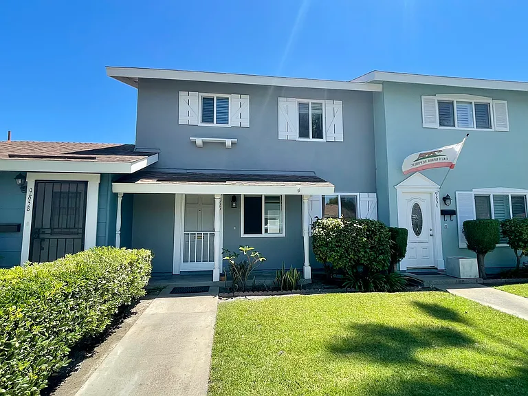 9856 Continental Dr — Photo 1