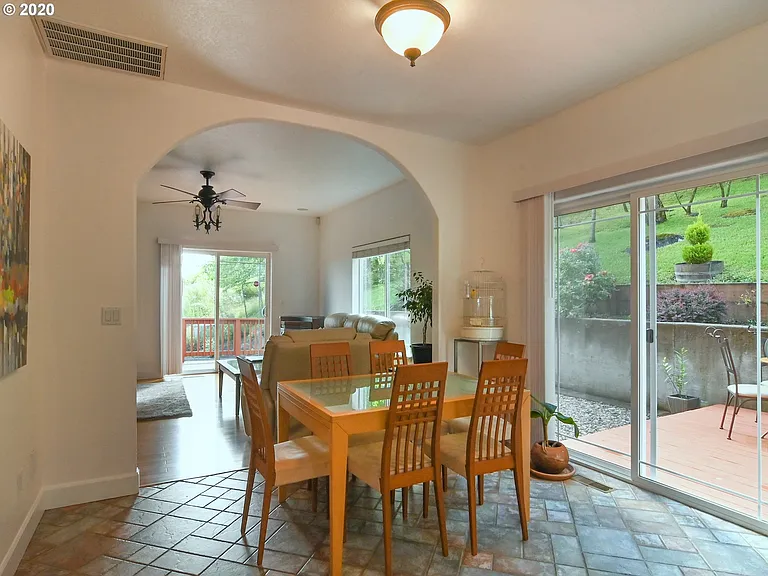 795 Queens Ave — Photo 14