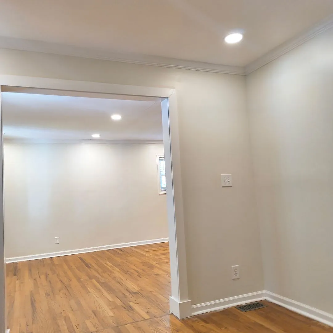 Gorgeous Renovated Bungalow For Rent In Highly Sought After Edgewood Neighborhood! — Photo 3
