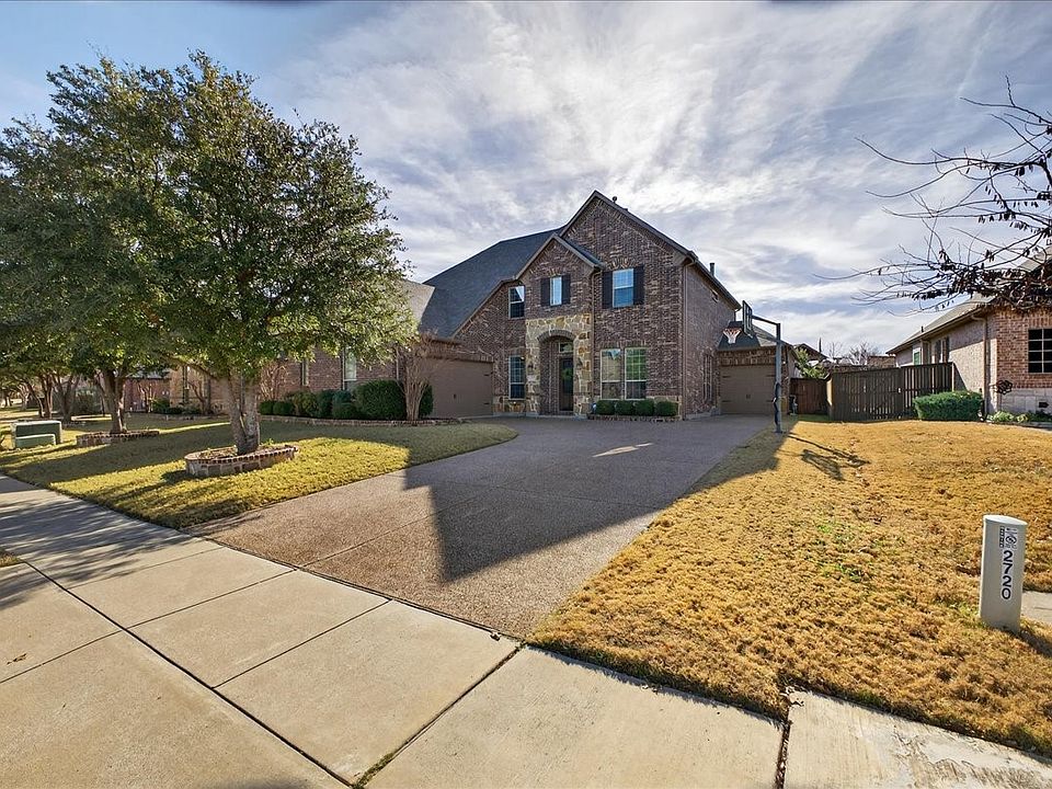 1st image of 2722 Broadway Dr