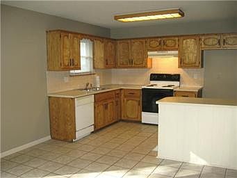 5th image of 7206 N Congress Ave