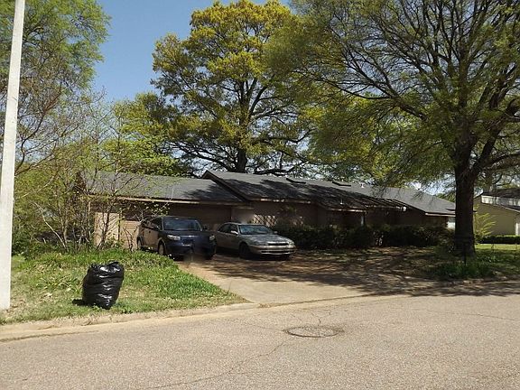 3rd image of 5754 N Lake Oaks Dr