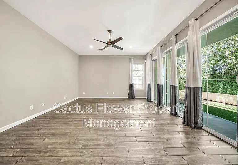 3067 N 33rd Pl — Photo 6