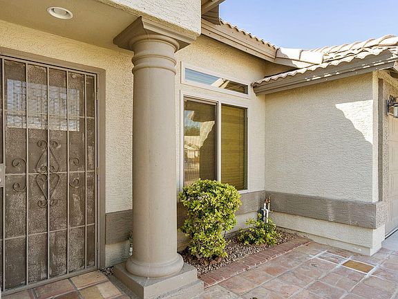 3rd image of 5507 E FARMDALE Avenue