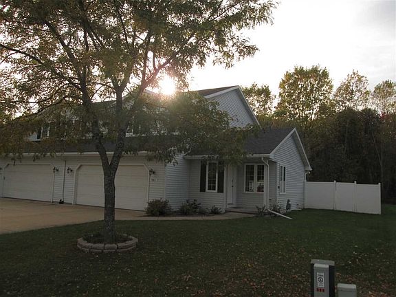 2nd image of 981 Coggins Ct