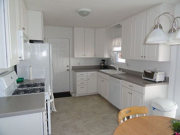 2nd image of 467 Pickwick Ln
