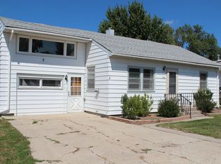 858 W 6th St, Winner, SD 57580