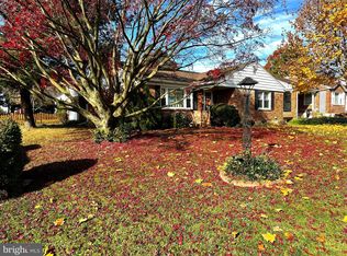 2300 Pleasant View Dr, York, PA 17406