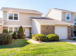 220 Stanyon Ln, Bloomingdale, IL 60108