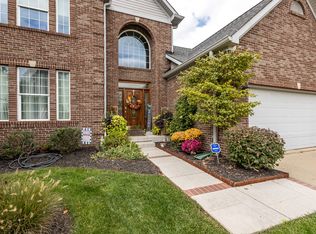 11038 Silvertree Ct, Fishers, IN
