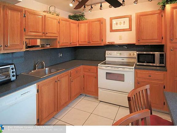 2nd image of 555 Oaks Ln APT 204
