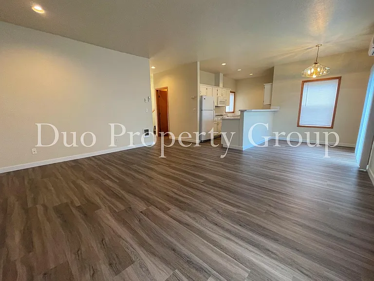 610 S 41st Ct — Photo 7