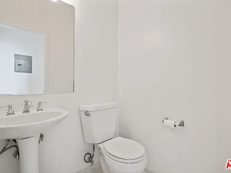 1325 Arizona Ave #201 — Photo 32