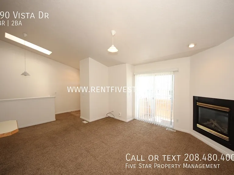 390 Vista Dr — Photo 2