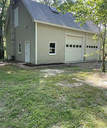 2nd image of 907 Belmont Dr