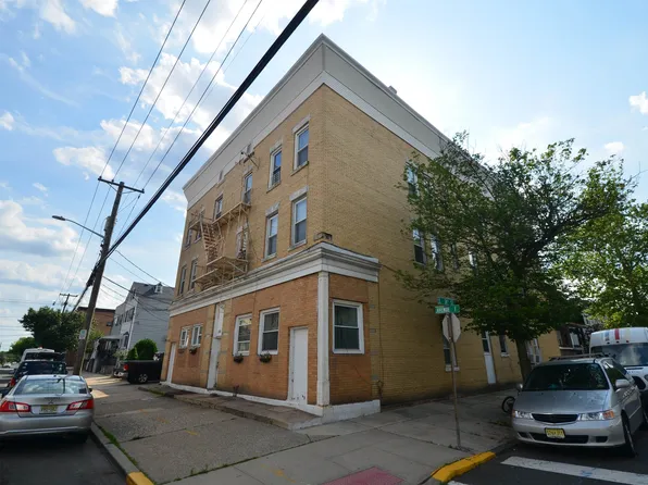 169-171 Avenue F image 15 of 15