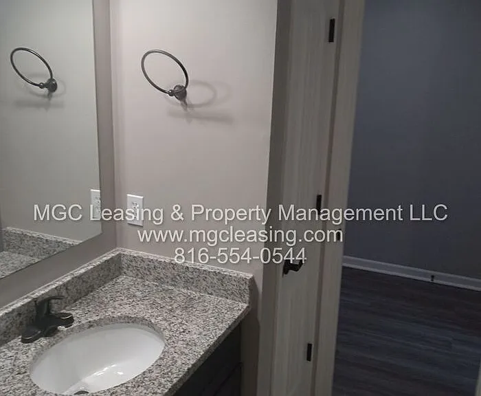 9324 N Main St — Photo 39