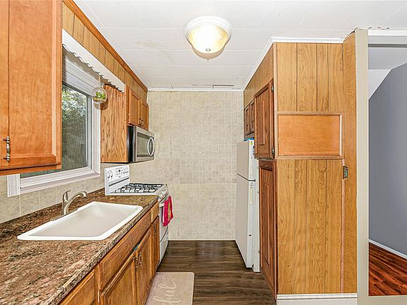 5th image of 764 N Ocean Ave