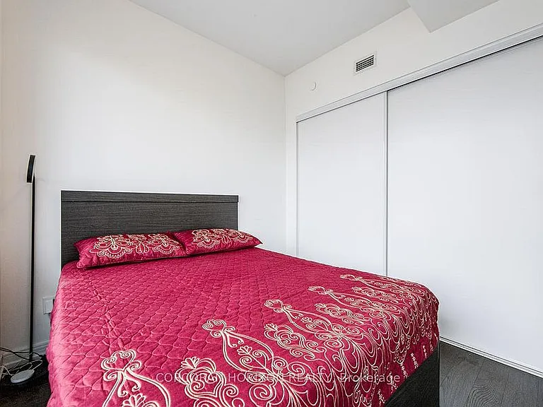 28 Wellesley St E #1104 — Photo 29