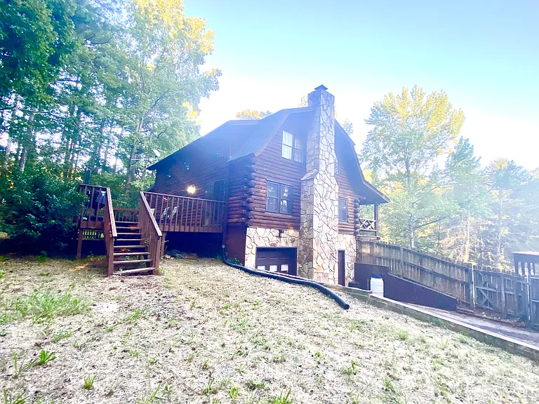 2805 Old Fountain Rd — Photo 2
