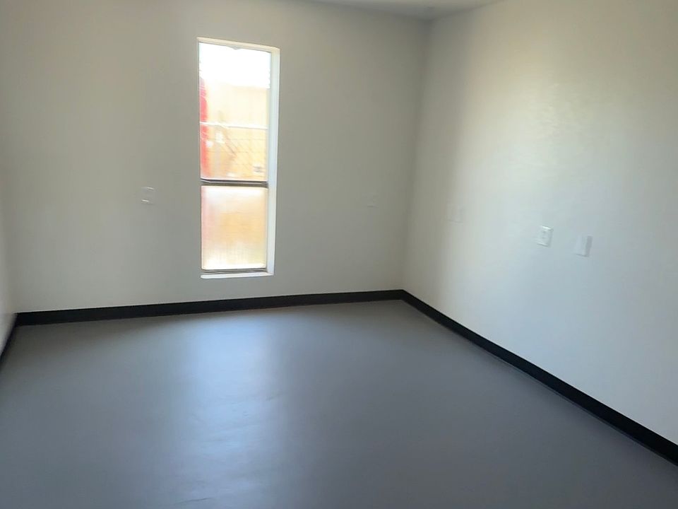 Building Photo 3